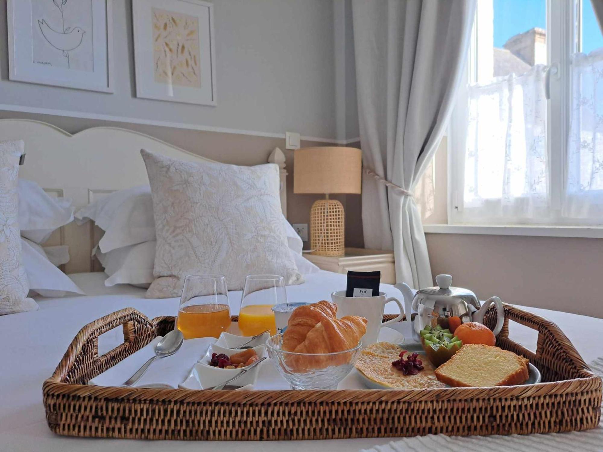 Hotel Traiteur Les Ormes, The Originals Relais Barneville-Carteret Buitenkant foto